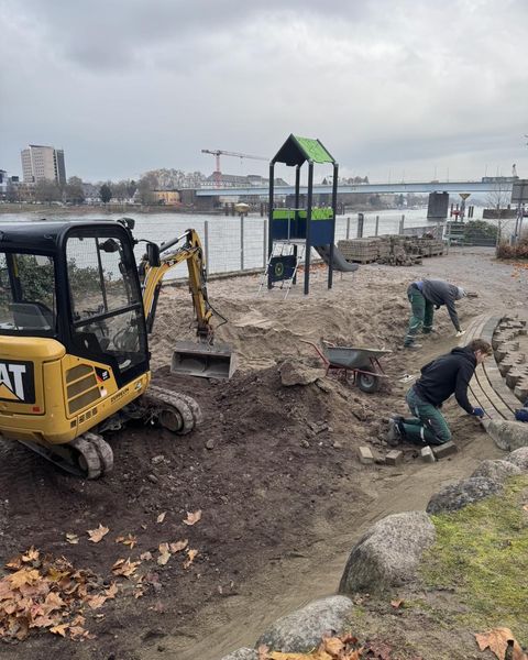 Neue Schaukel auf dem Spielplatz am Jahnplatz